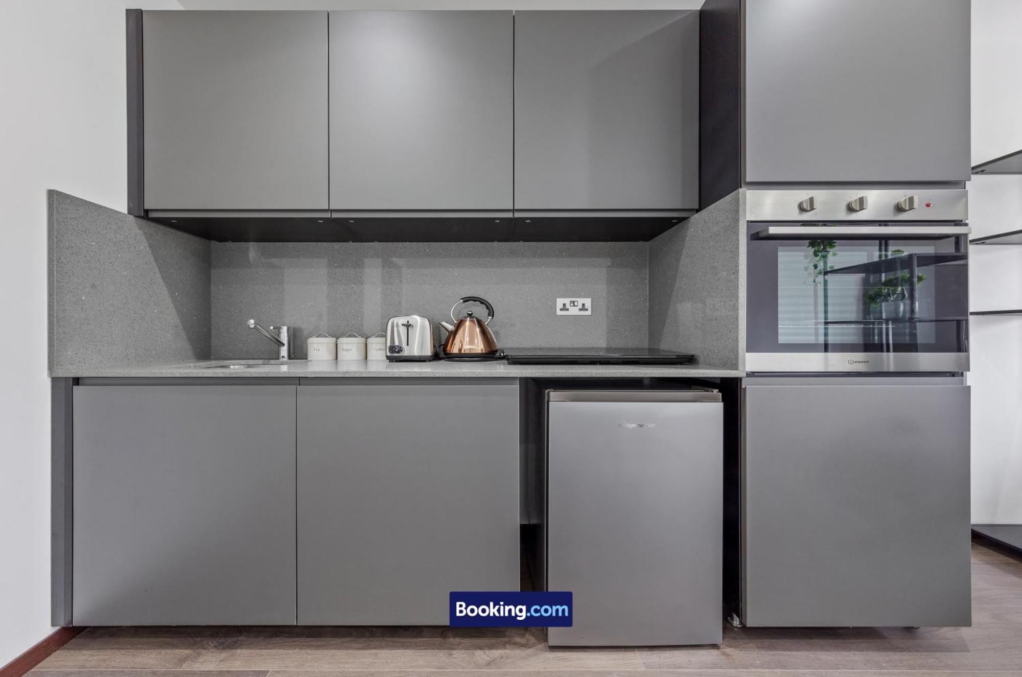 Stylish Studio Apt By Stay Smart Short Lets & Serviced Accommodation Woodstock With Free Wifi Λονδίνο Εξωτερικό φωτογραφία
