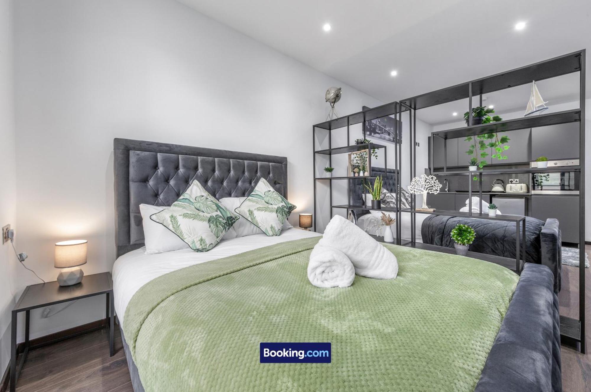 Stylish Studio Apt By Stay Smart Short Lets & Serviced Accommodation Woodstock With Free Wifi Λονδίνο Εξωτερικό φωτογραφία