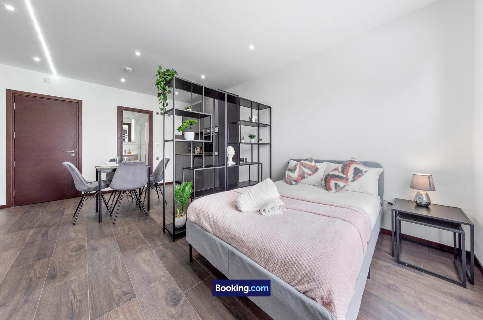 Stylish Studio Apt By Stay Smart Short Lets & Serviced Accommodation Woodstock With Free Wifi Λονδίνο Εξωτερικό φωτογραφία