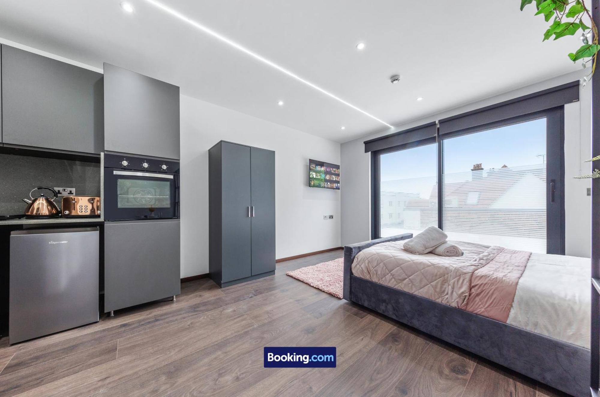 Stylish Studio Apt By Stay Smart Short Lets & Serviced Accommodation Woodstock With Free Wifi Λονδίνο Εξωτερικό φωτογραφία
