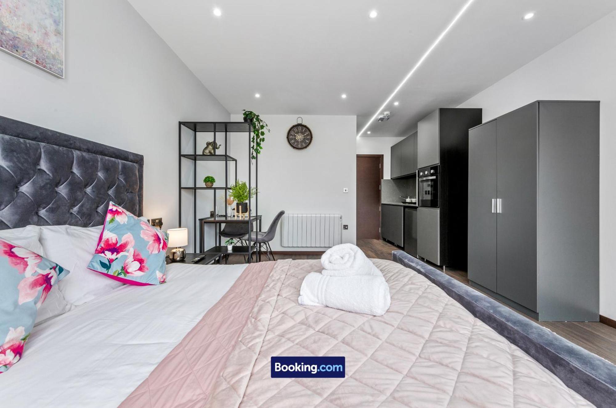 Stylish Studio Apt By Stay Smart Short Lets & Serviced Accommodation Woodstock With Free Wifi Λονδίνο Εξωτερικό φωτογραφία