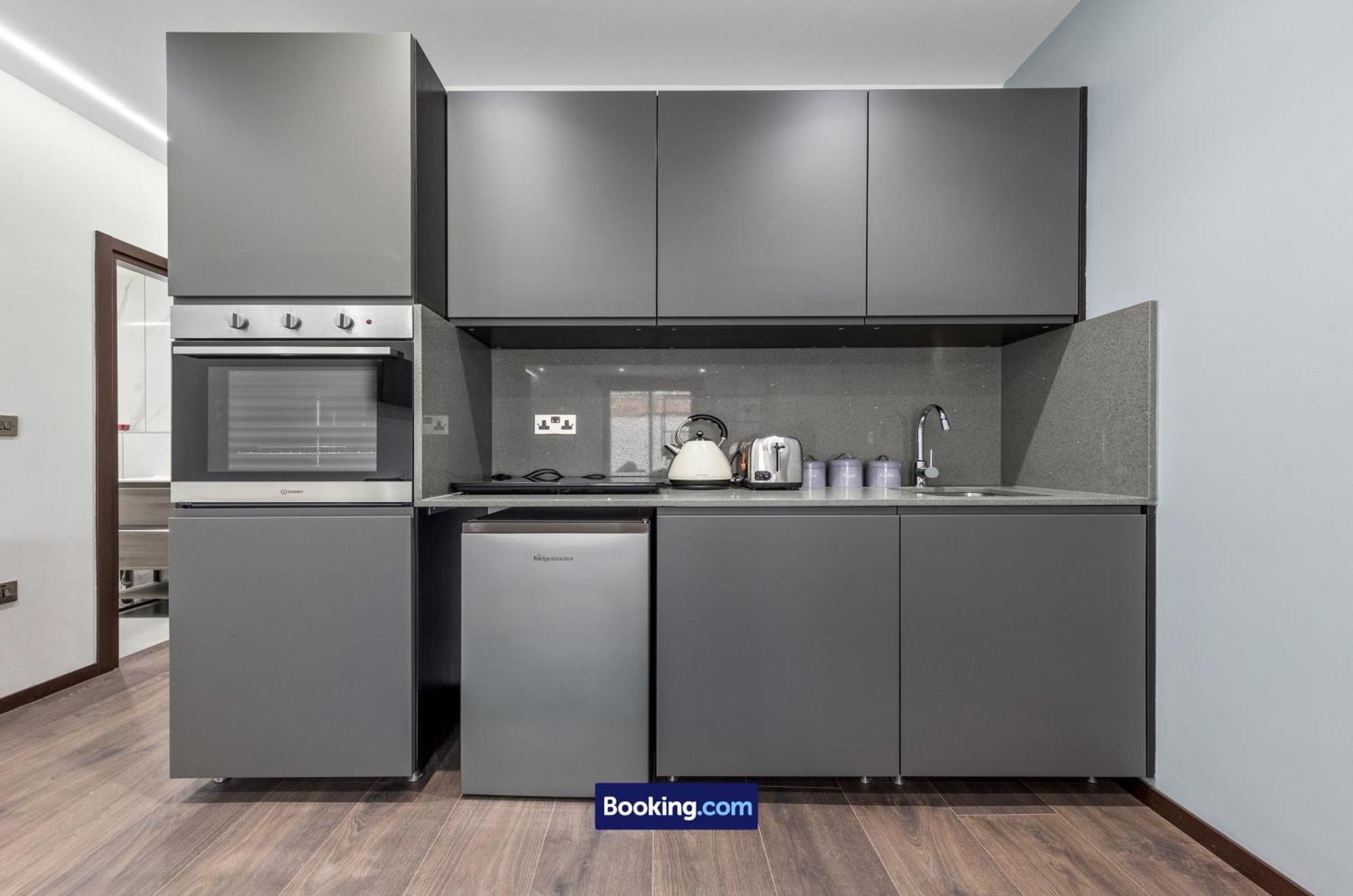 Stylish Studio Apt By Stay Smart Short Lets & Serviced Accommodation Woodstock With Free Wifi Λονδίνο Εξωτερικό φωτογραφία